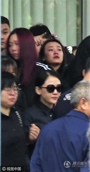 井柏然关微博娜扎关评论，网络暴力咋应对？